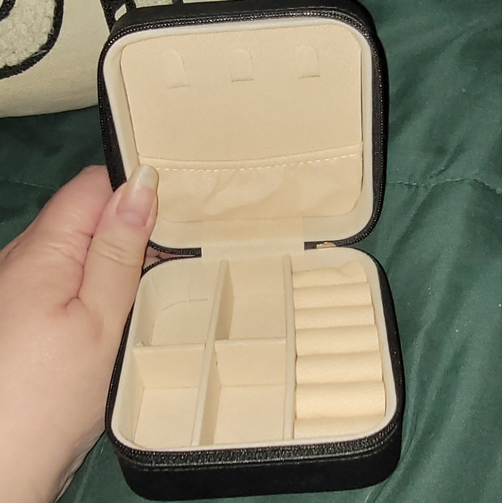 NWOT travel jewelry box